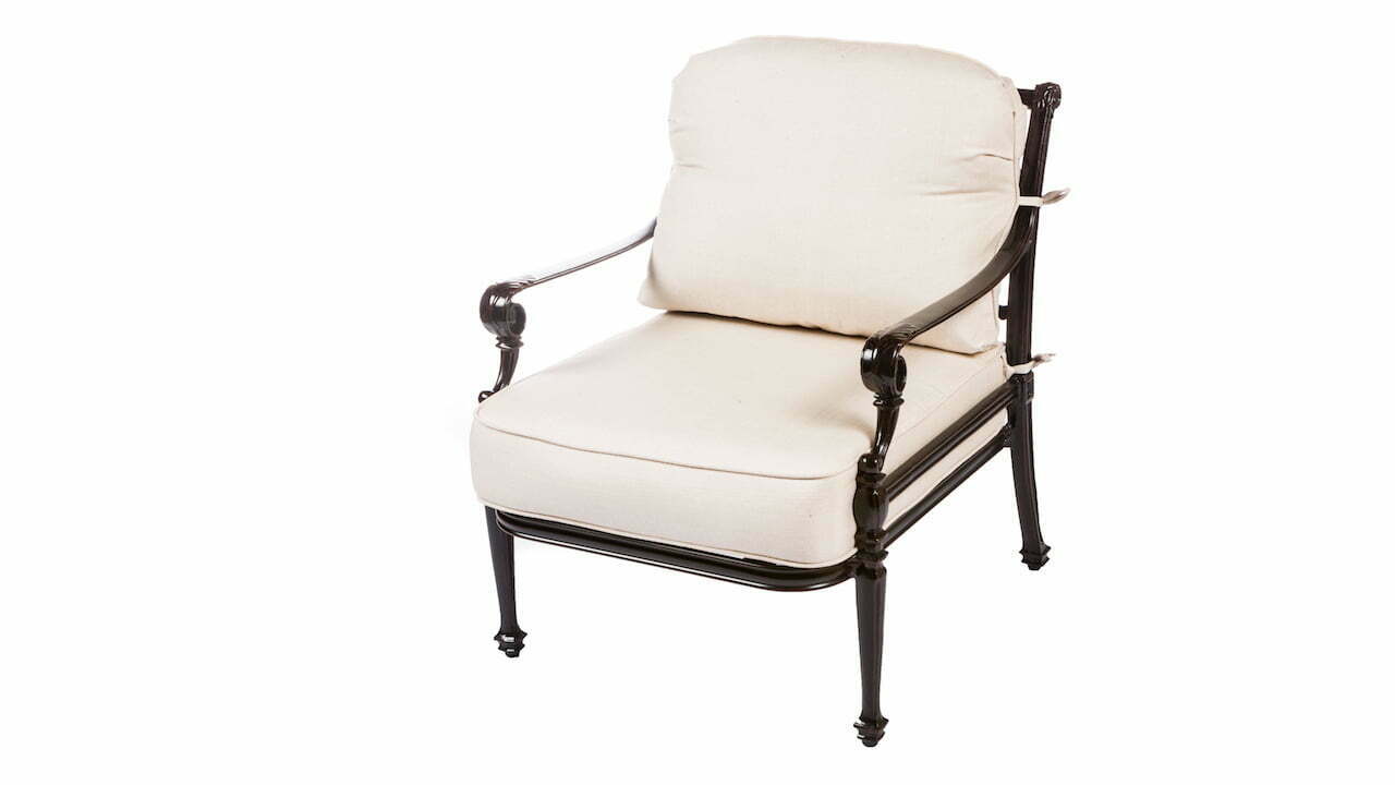 Club Chair 28" x 33" x 35"